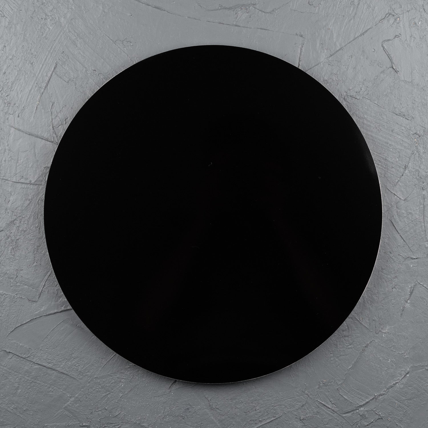 Round aluminium black art panel for acrylic paints, oil paints, structure medium, spray paints, gouache, resin.