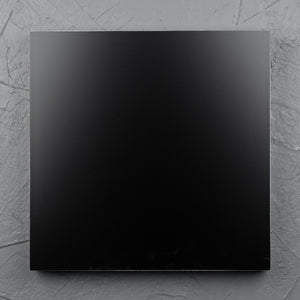 Square aluminium black art panel for acrylic paints, oil paints, structure medium, spray paints, gouache, resin.